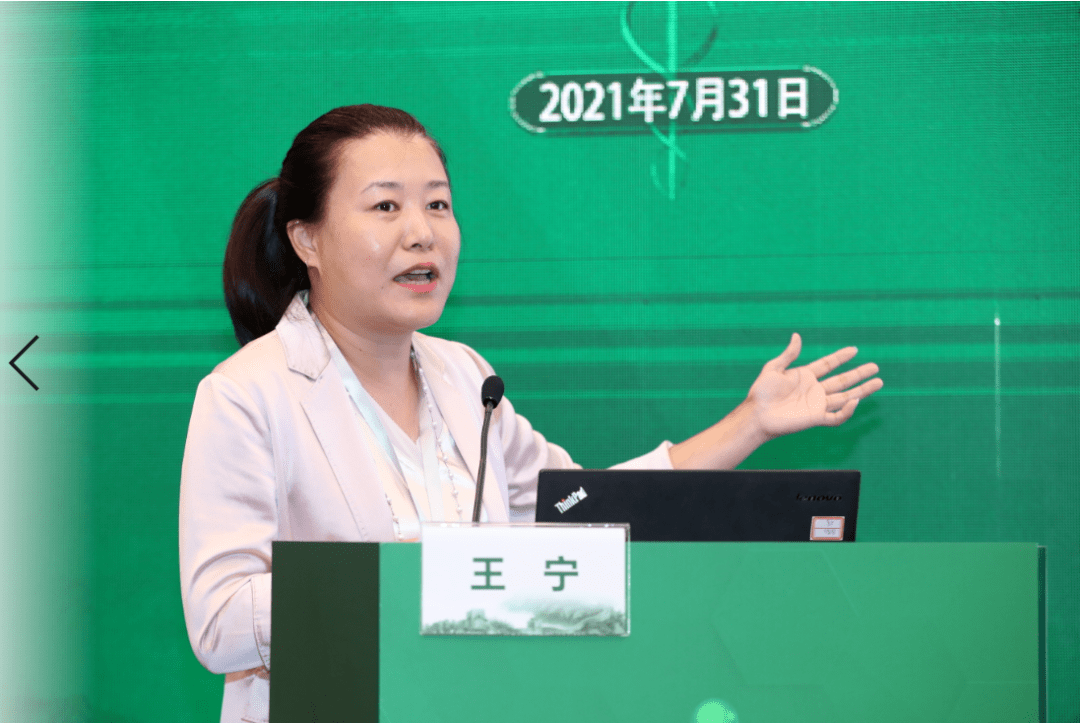 军总医院肿瘤医学部李月敏教授,杨俊兰教授联袂主持第一个学术环节