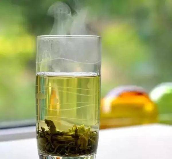 散热|热茶和冰啤哪个更解暑？结果太意外