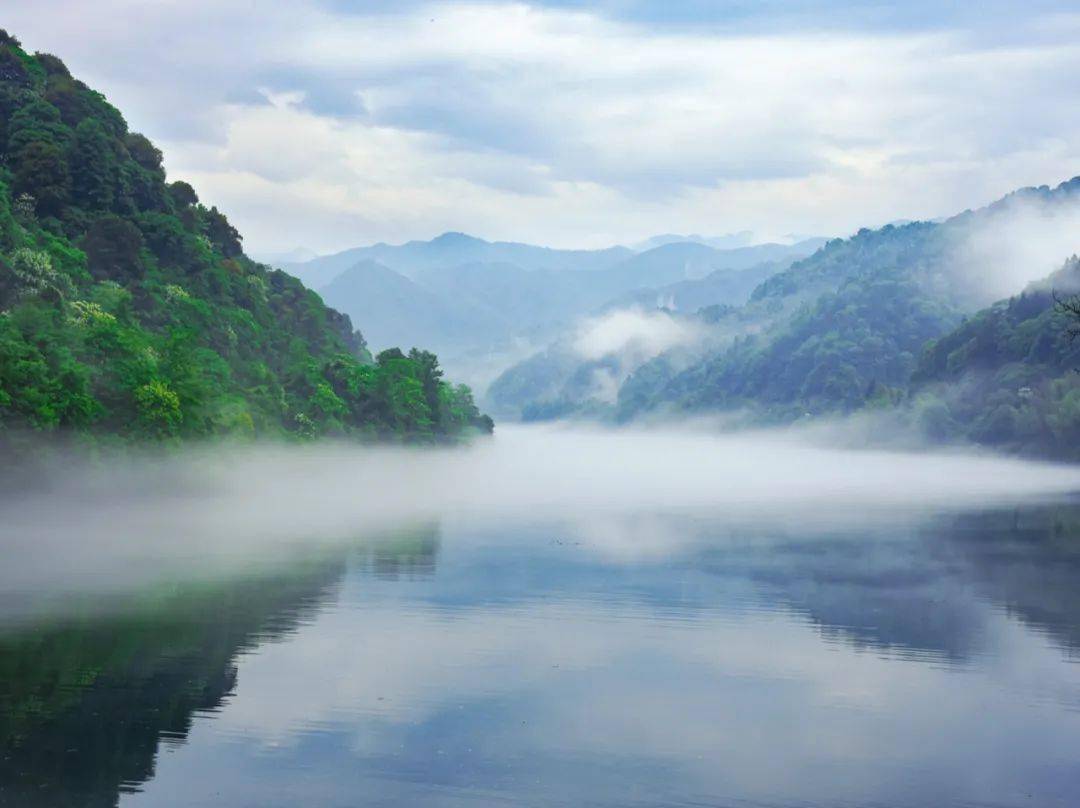 《浪淘沙令·帘外雨潺潺》