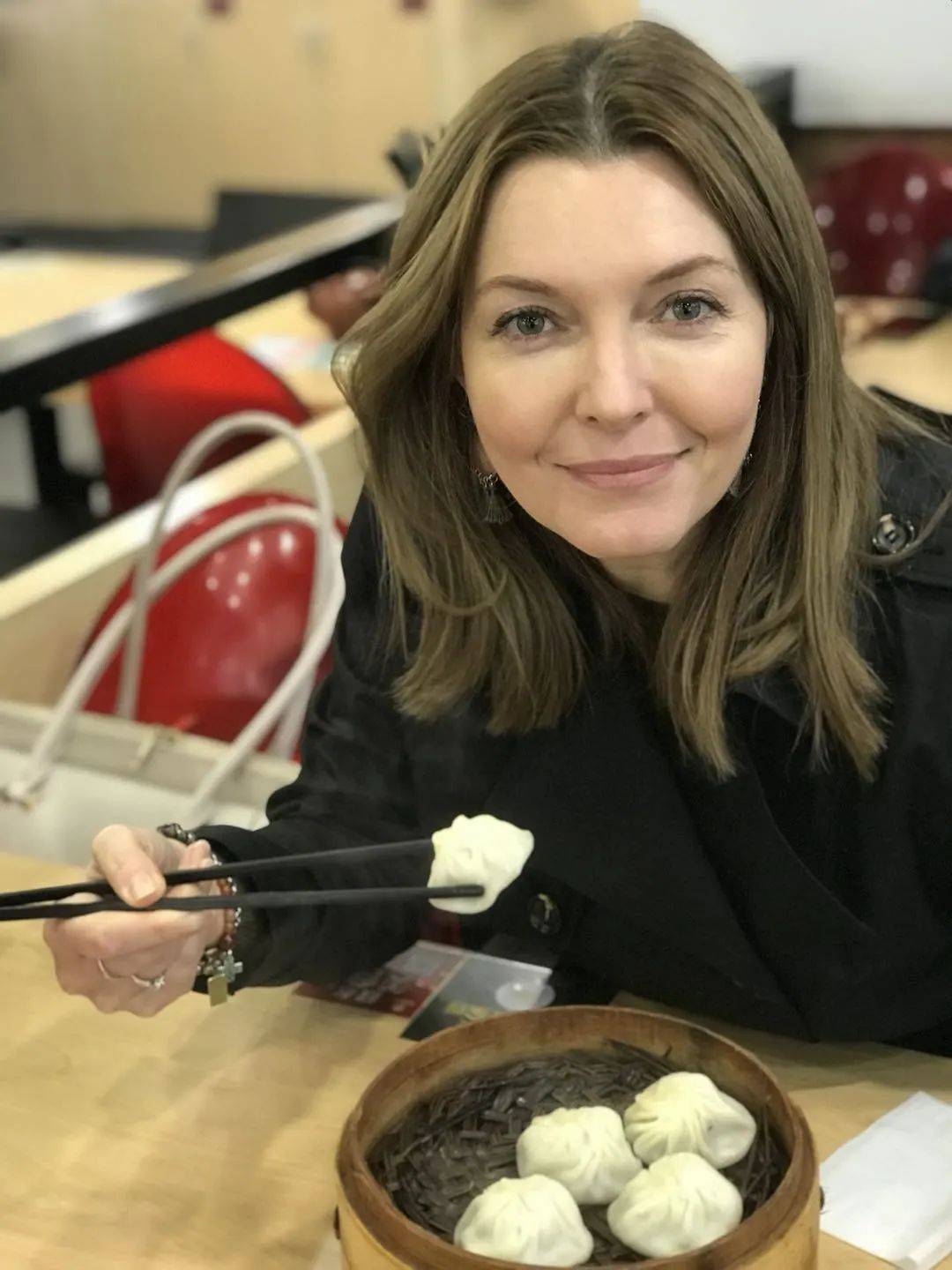 在采访中,杜海蒂说,她和上海的相遇不是选择,而是缘分.