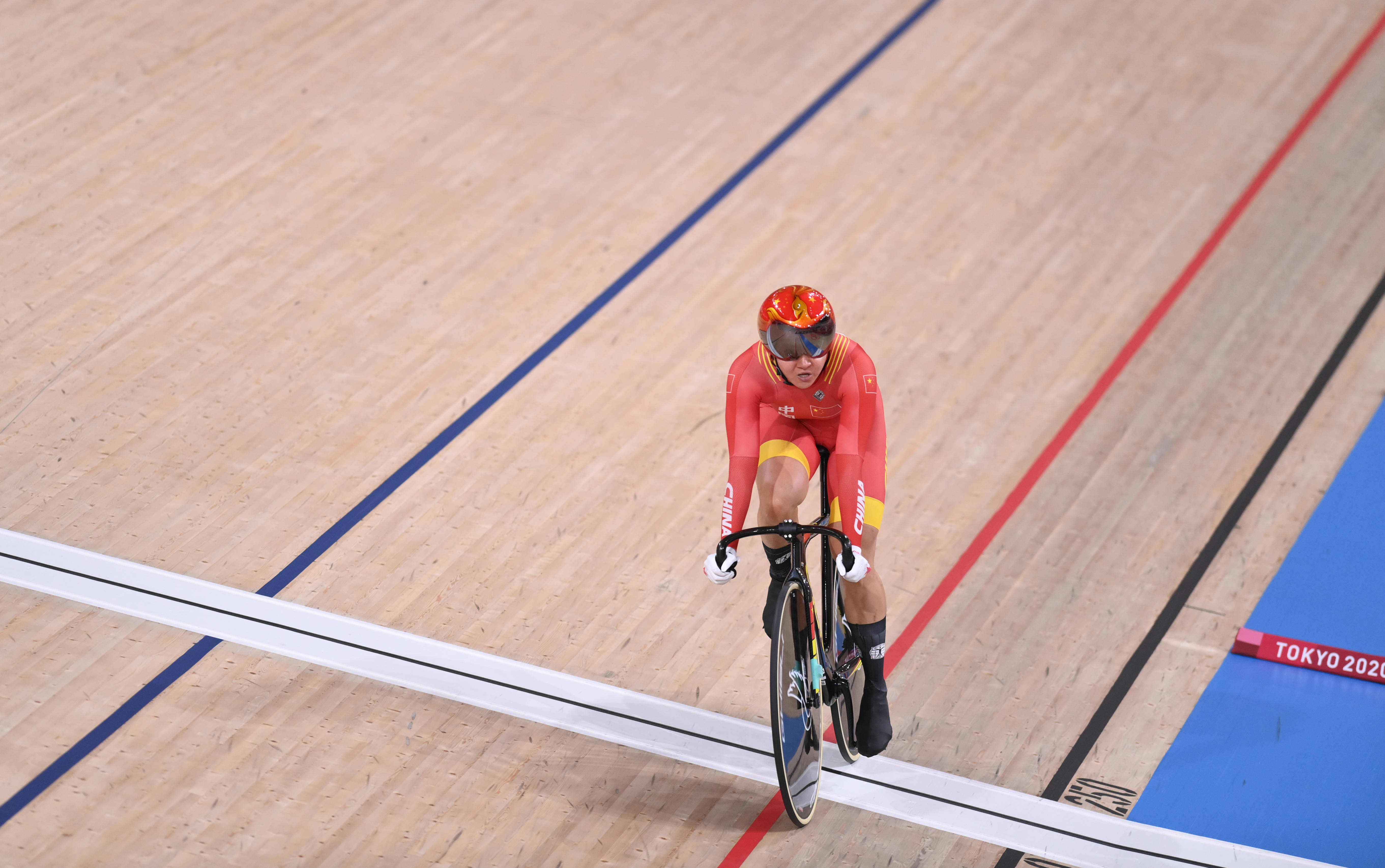 新华社记者张宏祥摄当日,在东京奥运会场地自行车女子团体竞速赛中