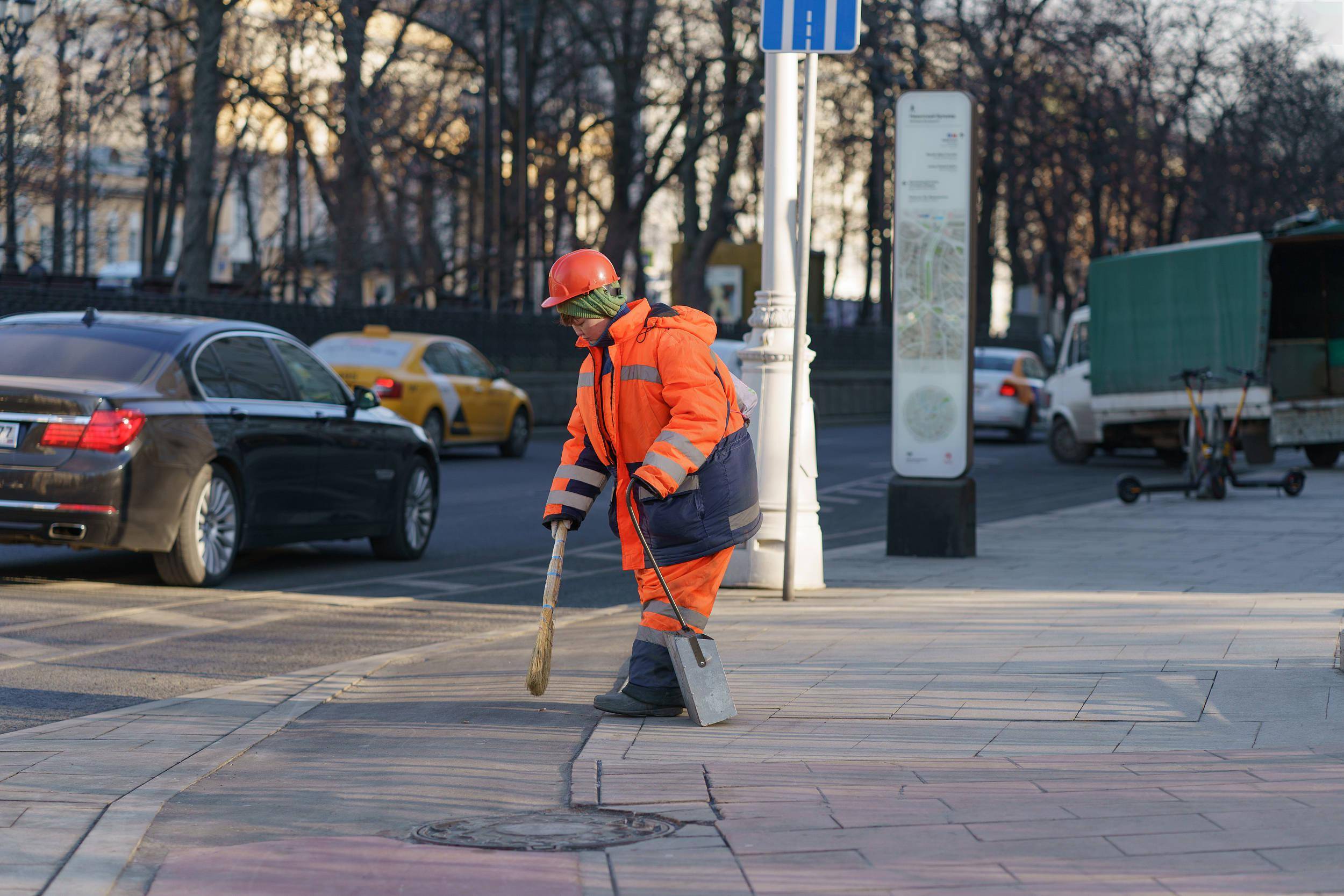 20年赚出百亿身价:中国最强清洁工和他的扫街传奇