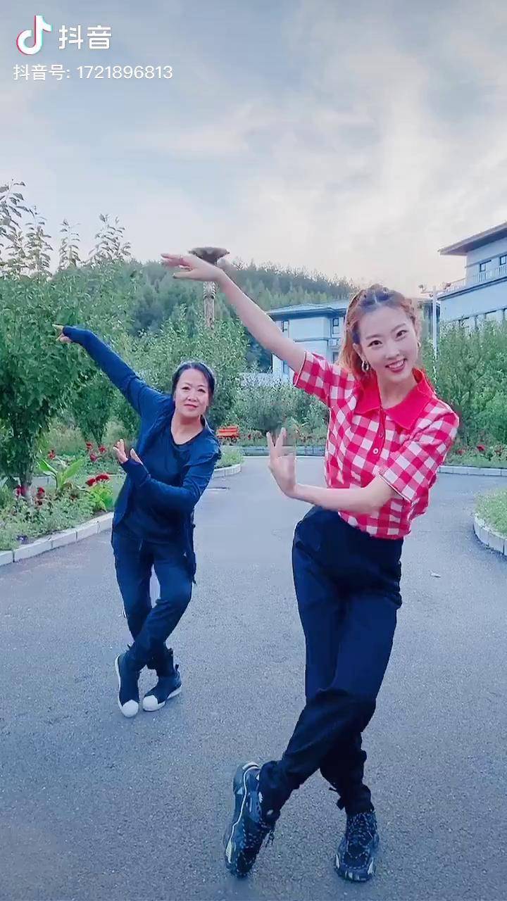 小莹老师编舞 舞蹈 周二,周四公益课,继续《雪儿达娃》片段,宝宝们不