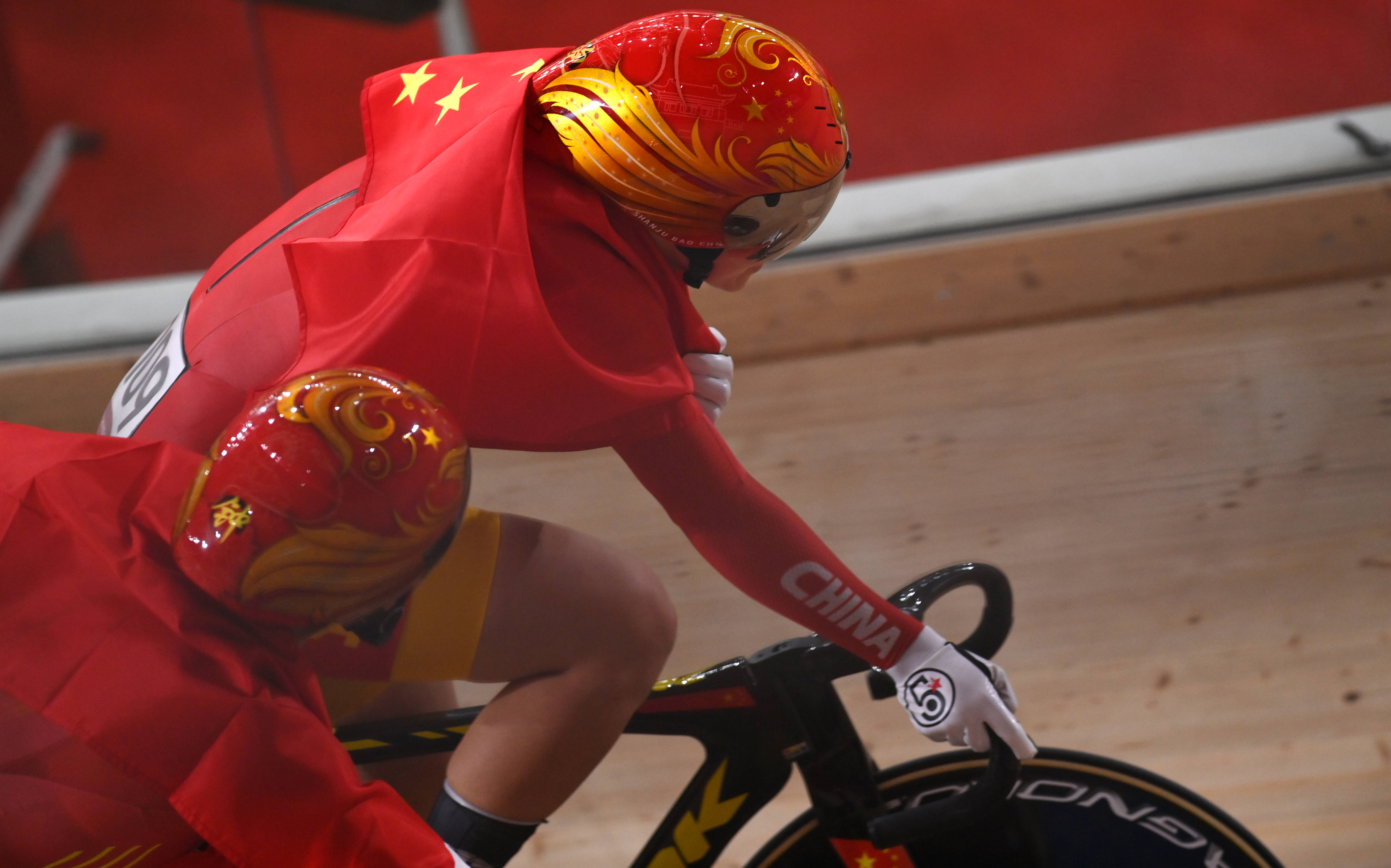 场地自行车——女子团体竞速赛:中国队夺冠
