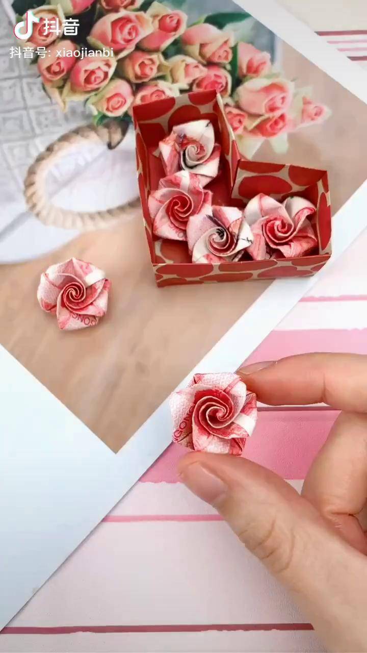 怎样用钱折玫瑰花图片
