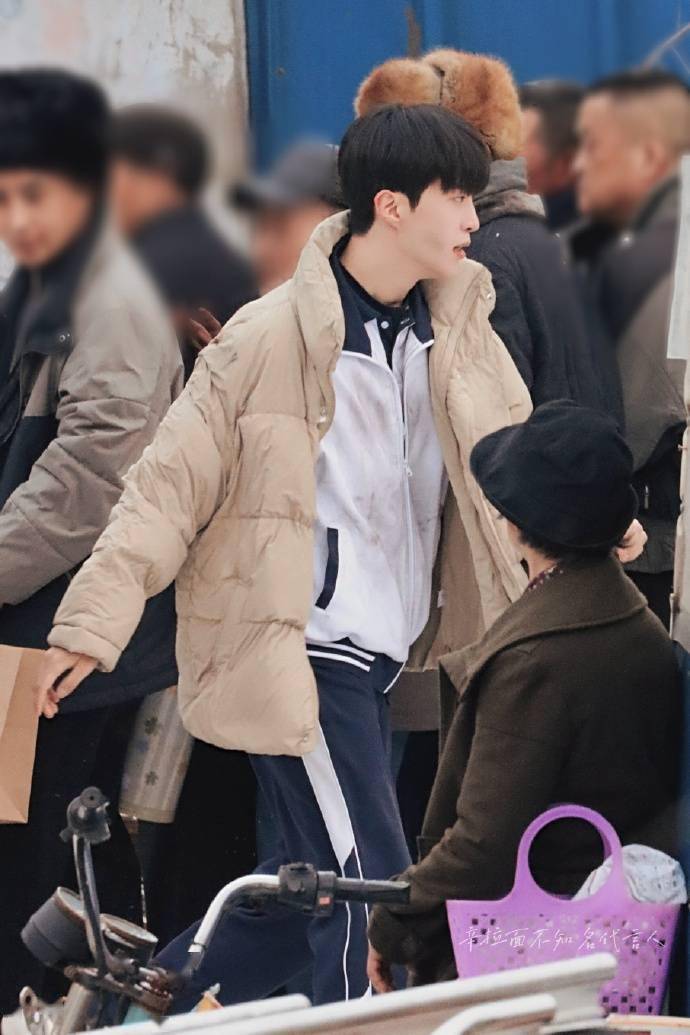 App|分享一些顺毛黑发待机的丞丞子 今天也是想念哈尔滨丞哥的一天