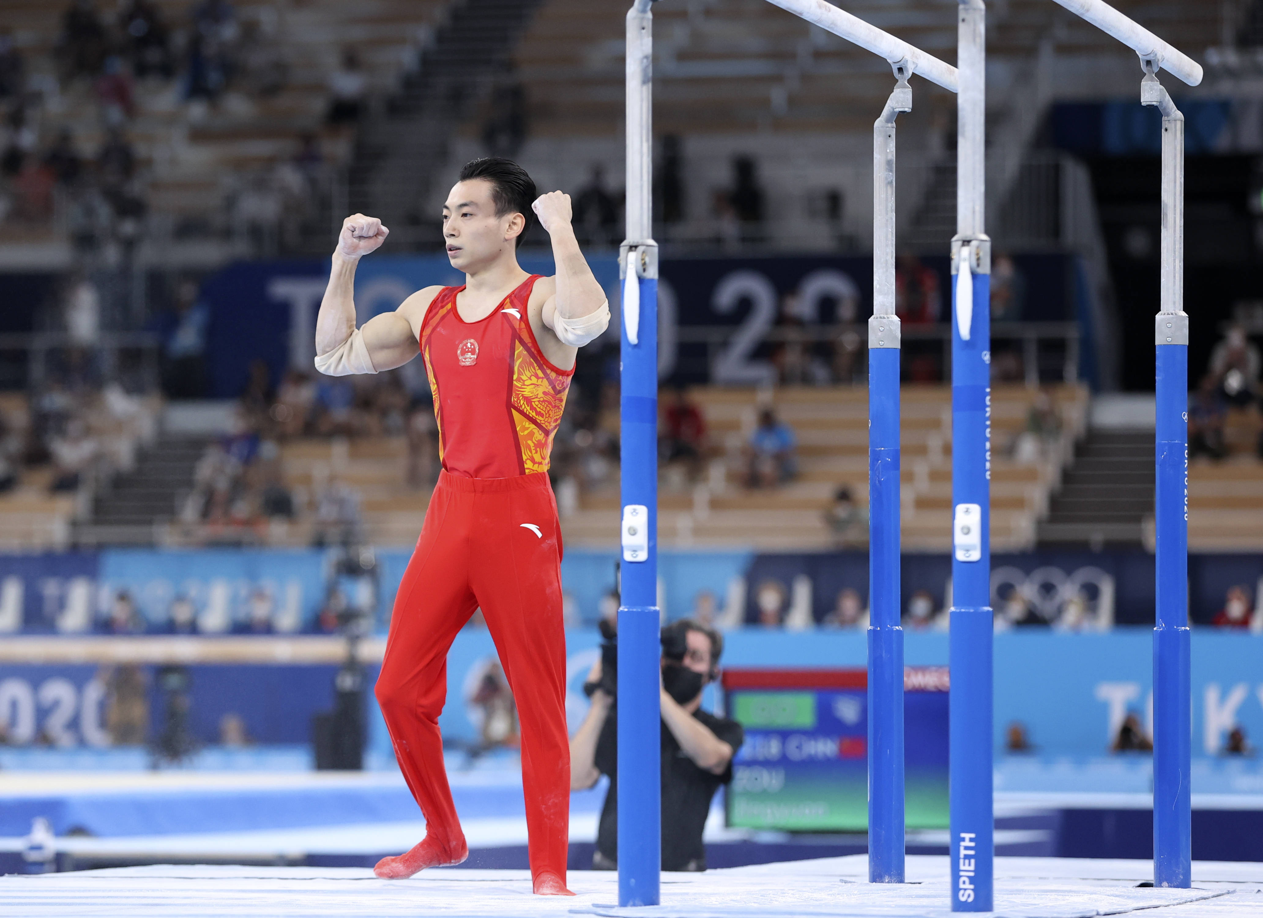中国男子双杠运动员图片