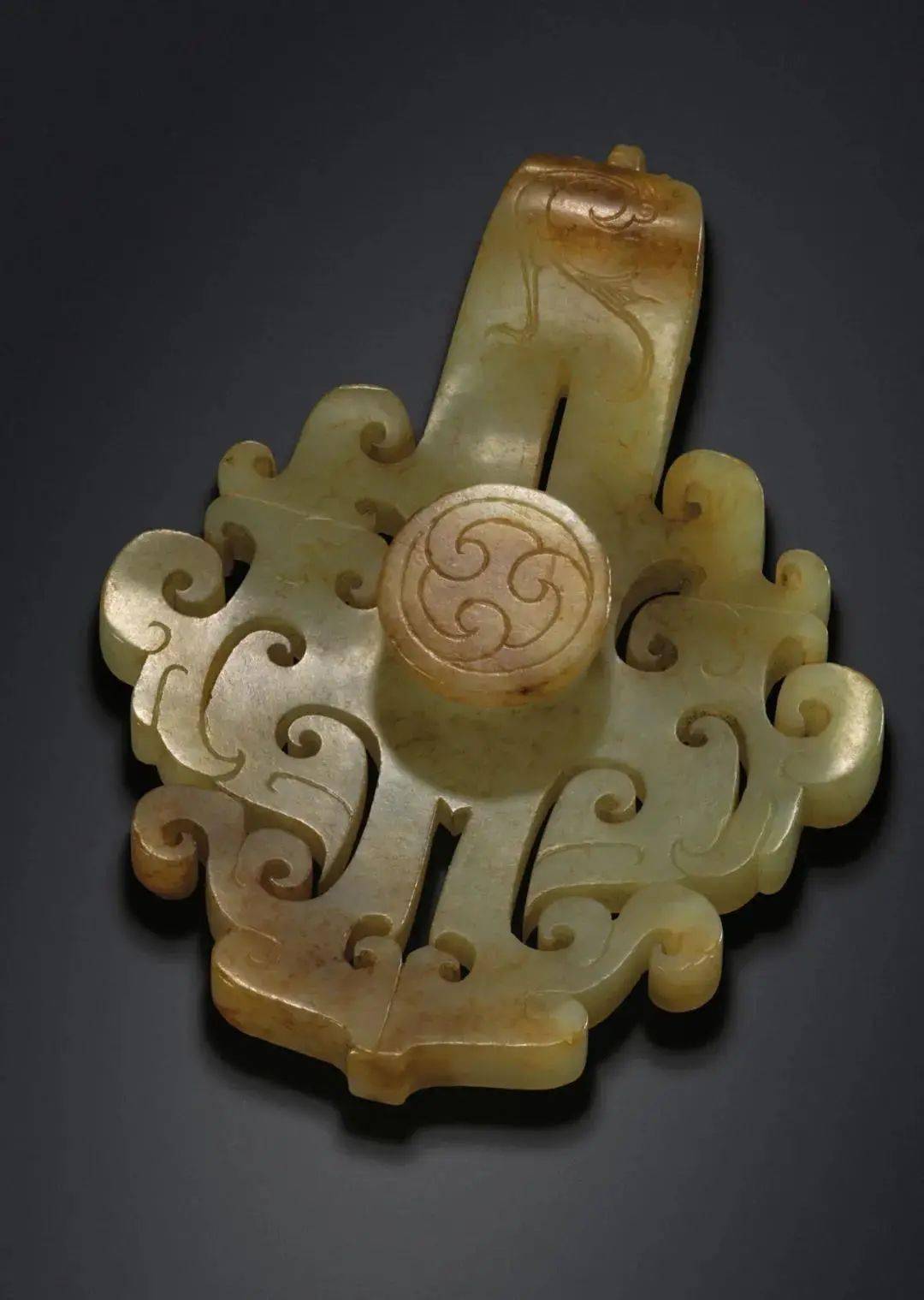 2500多万这块黄玉带钩能换上海一套房古人的皮带扣太奢华