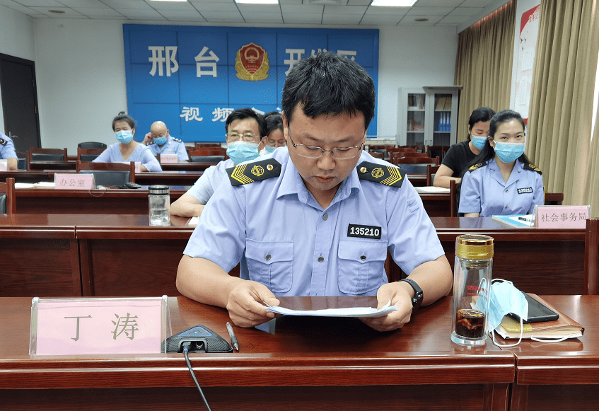 局长王印锐进行工作报告交流南宫市市场监管局党组书记