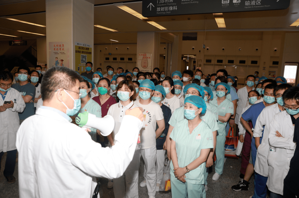 在江宁这个"主战场" 这里的医护工作者用医者仁心 书写着这样一篇日记