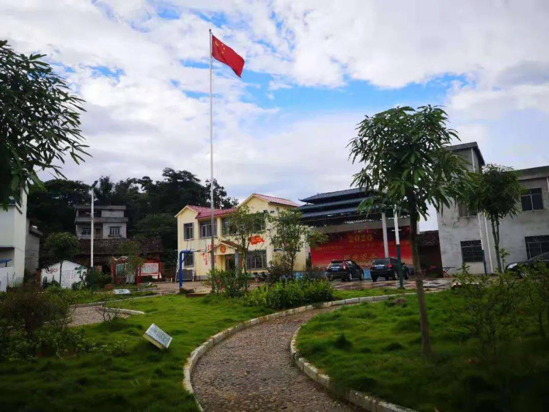 走进乡村看小康象州百丈乡艮村华丽嬗变的密码