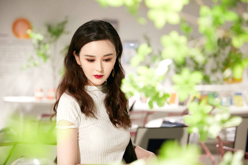 感觉|刘竞导演眉睫浅浅，似蝶飞花写真特辑
