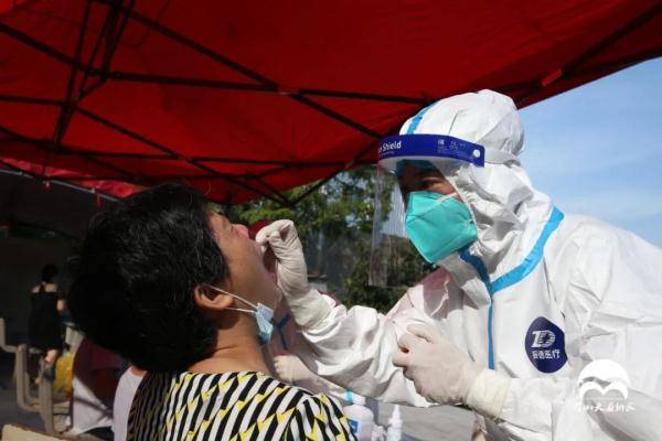 疫情|35℃下的坚守！这群人，可爱又可敬！