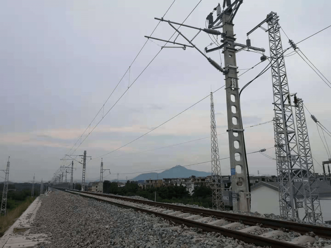 围观!原来你是这样的兴泉铁路_接触网
