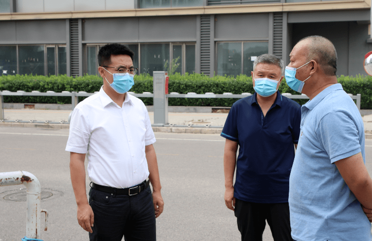 村,古城村检查疫情防控工作落实情况,地区党委委员,副镇长夏鹏伟参加