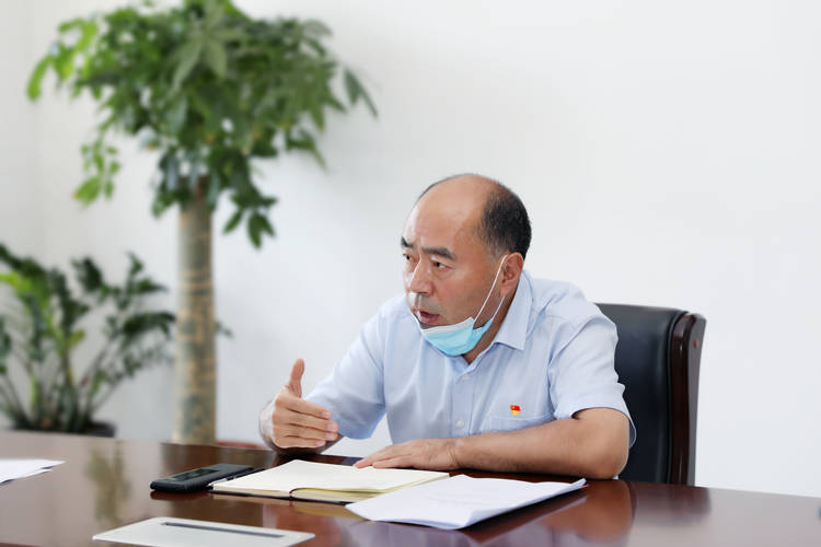 会上,张文义重点就中元节祭扫接待方案征求了与会人员意见和建议,明确