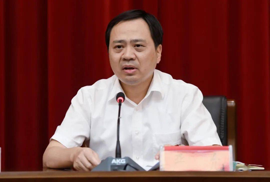 市委常委,常务副市长蔡清平出席.副市长兰亚青主持.