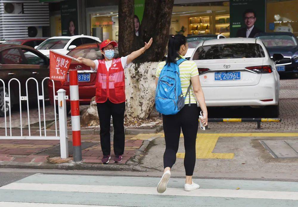 交通手势指挥含义等作为培训内容,在上岗前对志愿者们进行集中培训