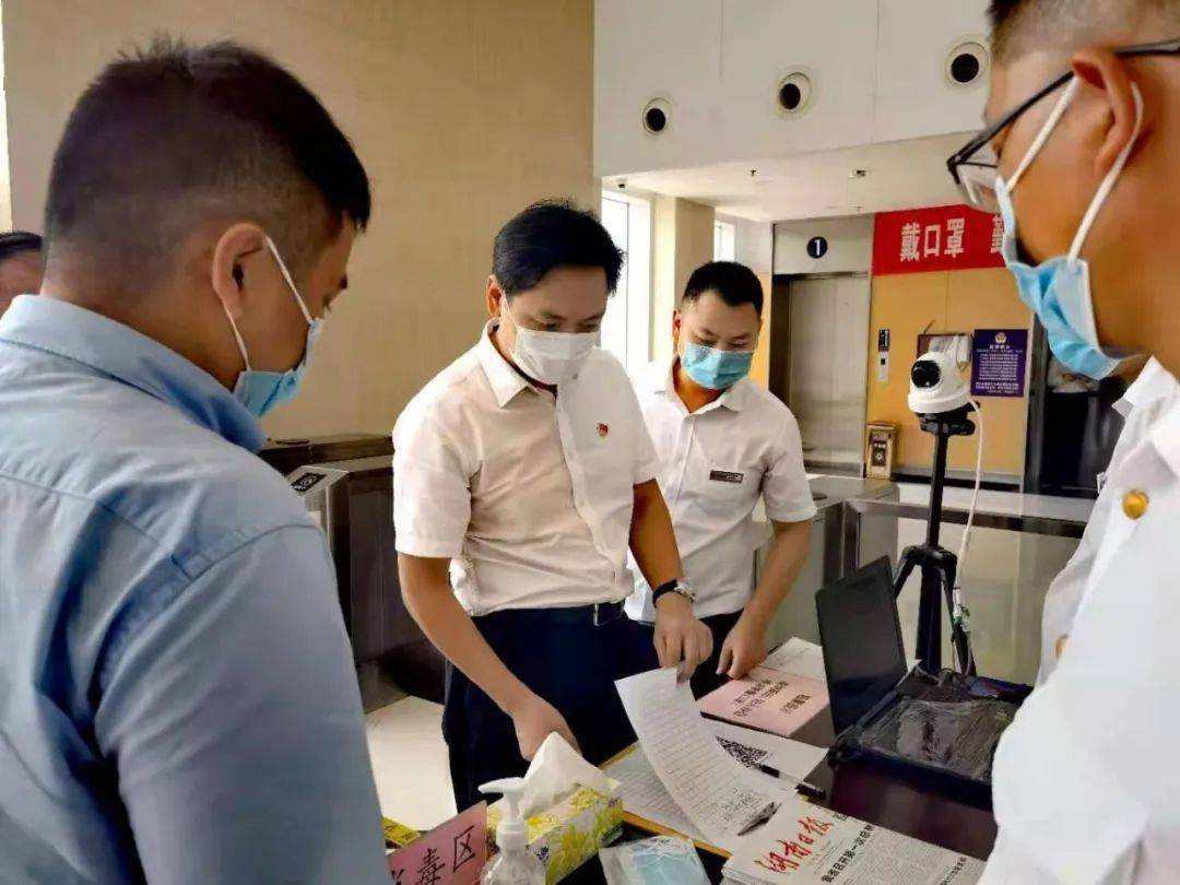 8月4日,集团党委委员,纪委书记,监察专员戴旭赴湘新投公司和湘江通航