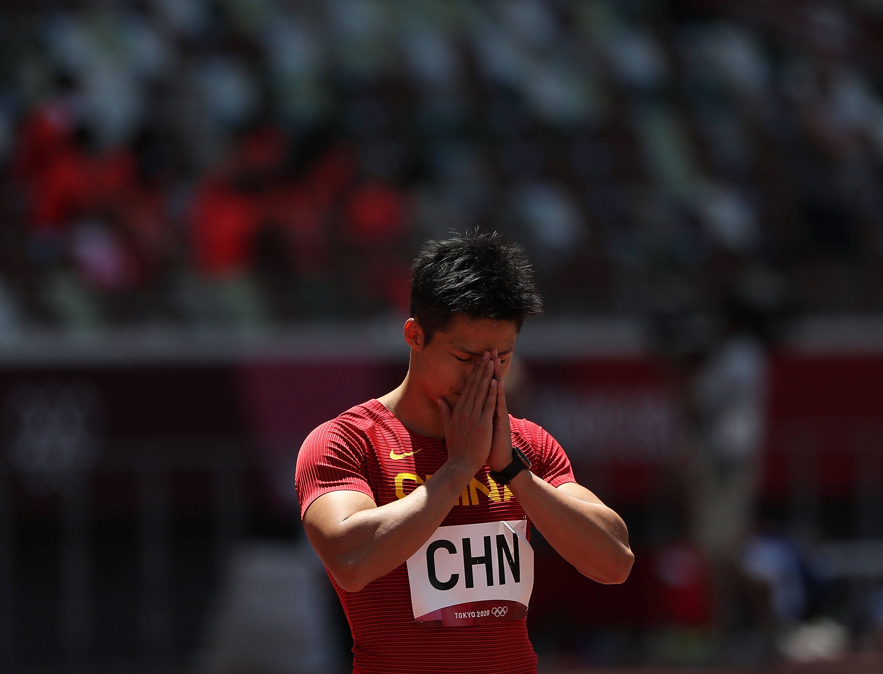 8月5日,中国队队员苏炳添在比赛前. 新华社记者 李明 摄