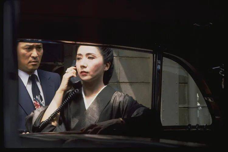 京圈男人都喜欢的「大飒蜜」,其实是精神分裂的产物