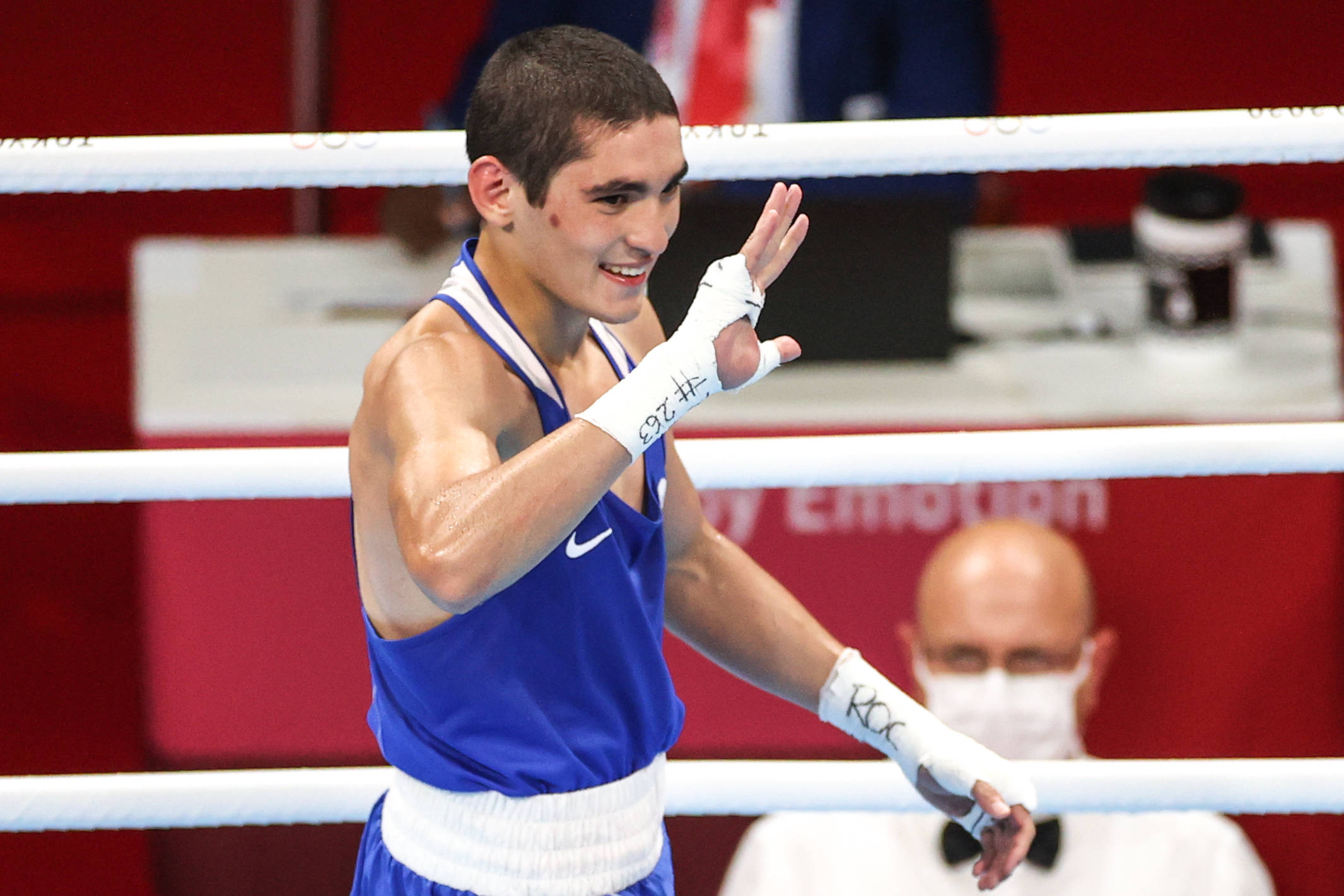 拳击男子57公斤级决赛俄罗斯运动员巴特尔加济耶夫夺冠