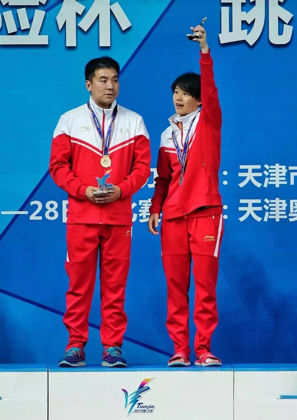 他就是那个把全红婵举高高的人重庆跳水金牌教练刘犇第三跳我有点紧张