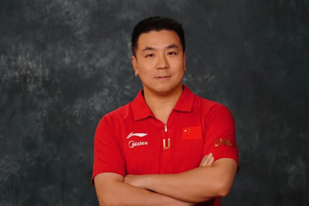 他就是那个把全红婵举高高的人重庆跳水金牌教练刘犇第三跳我有点紧张