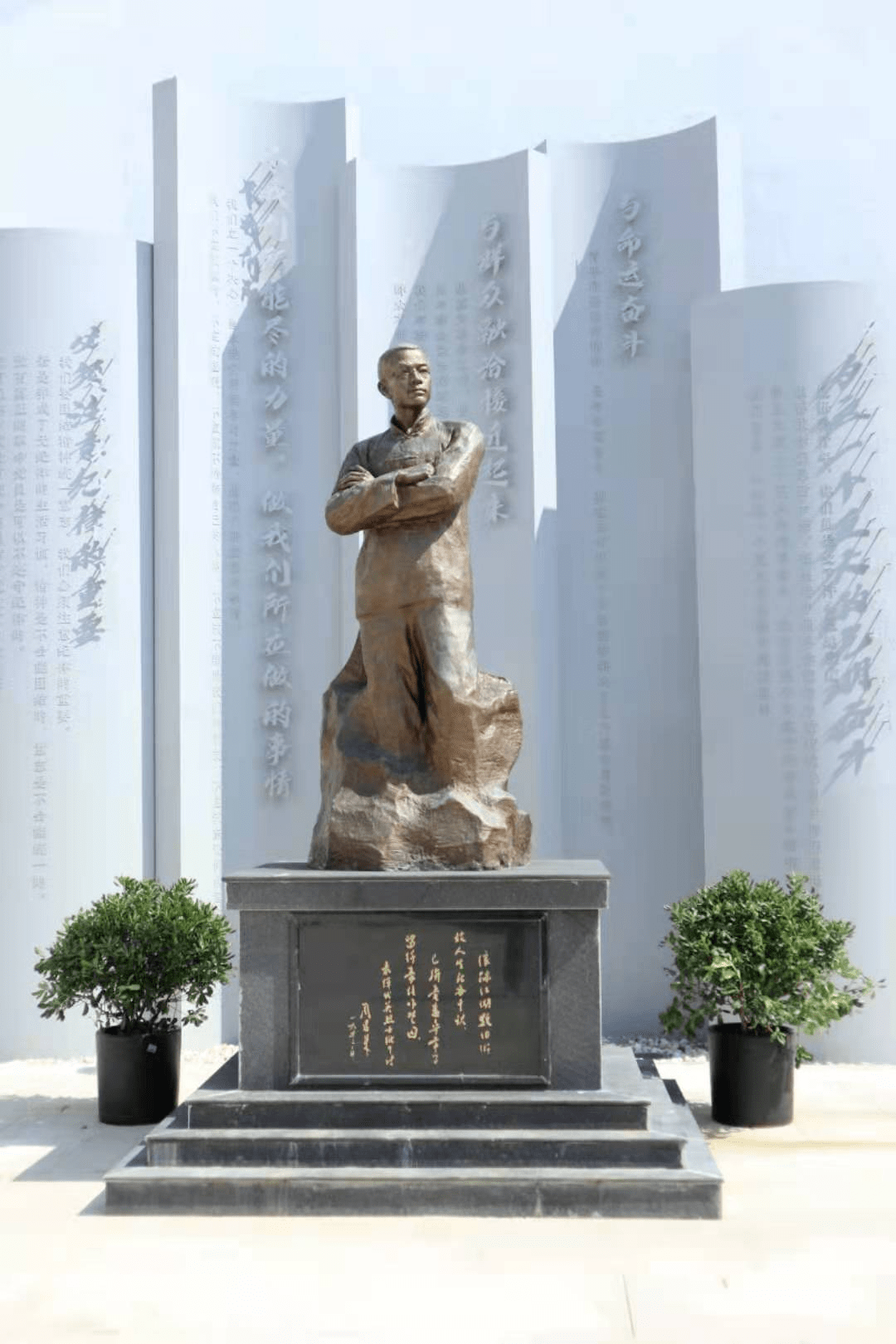 暑期社会实践重温先烈事迹弘扬革命精神人文社会科学学院