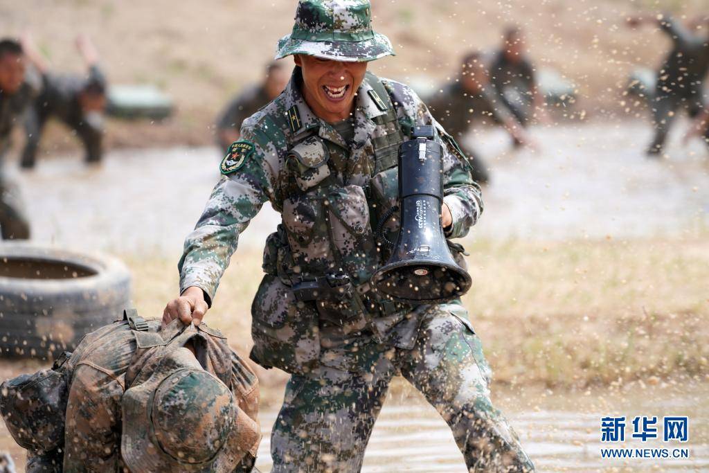 忠誠赤膽鑄尖刀——記陸軍第76集團軍某特戰旅特戰營營長劉近