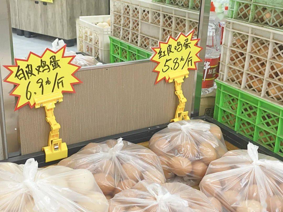 8月4日,记者在北京丰台的一家超市内发现,当前 红皮鸡蛋5.