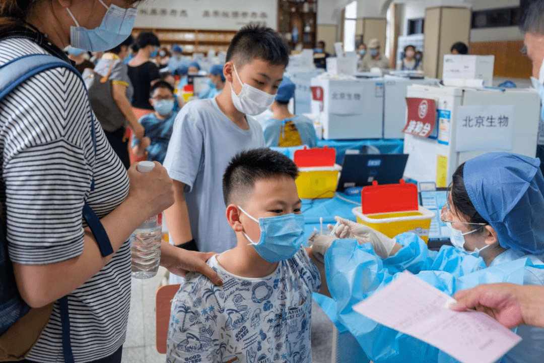 南开区在崇化中学设新冠疫苗临时接种点 加快推进12-14岁人群接种工作