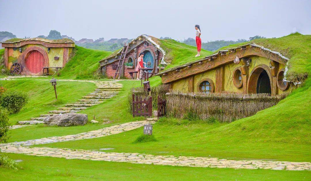 常州"霍比特人村"网红了,好天气里华服小姐扎堆,照片拍来好看