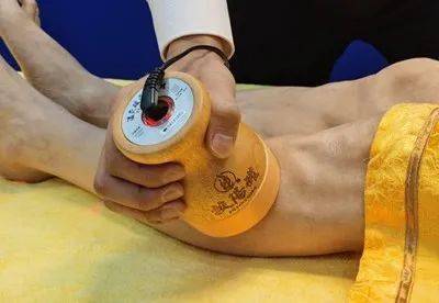 众志成城抗疫后防线扶阳罐温刮温推疗法