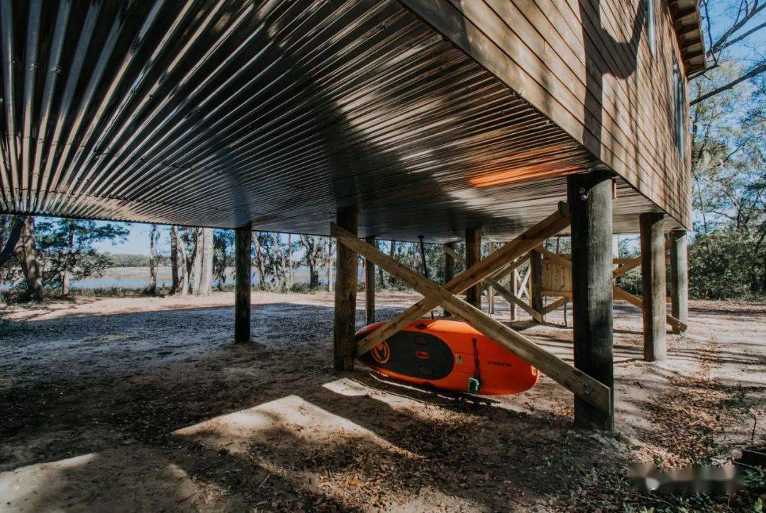 自然环保而又经济高效,沼泽地木屋住宅