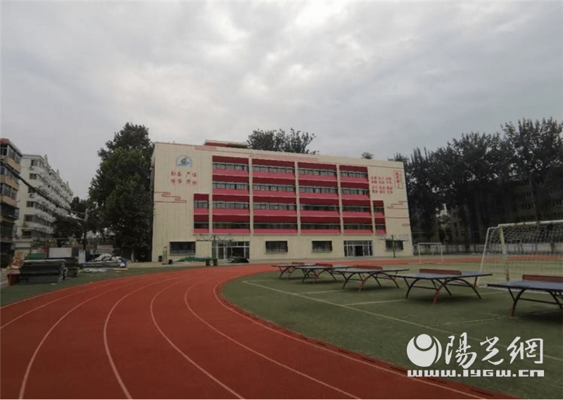 西安市东方中学开展校园防疫大消杀工作