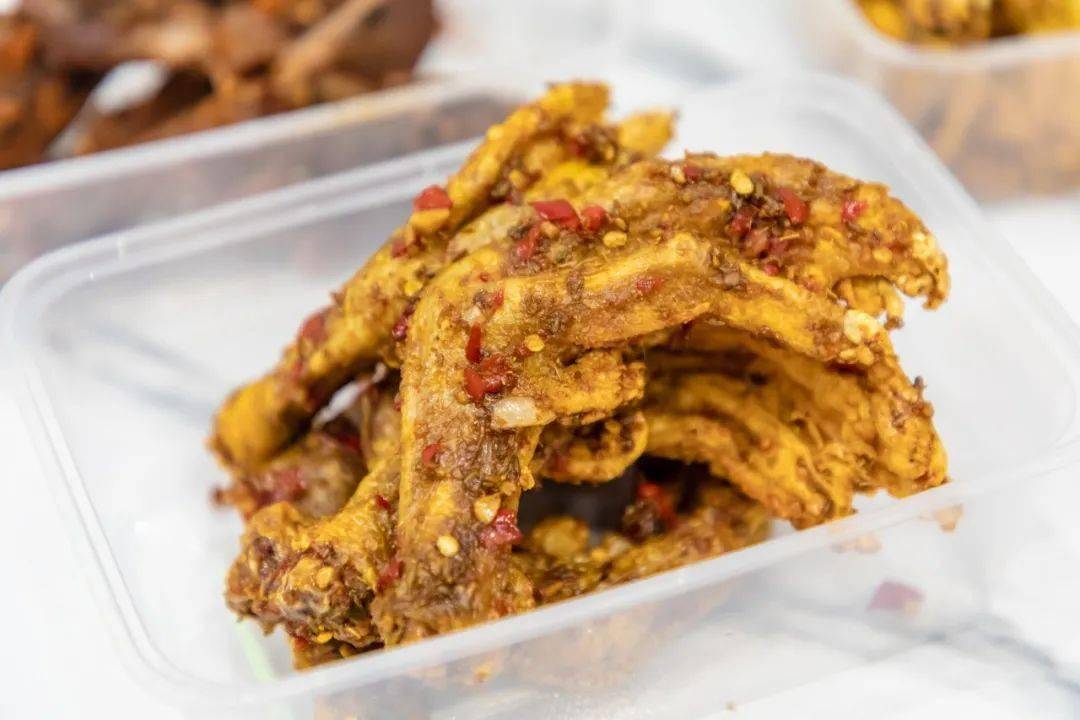 抡完要吮手指的现炸鸭爪南宁味的宅家煲剧必备