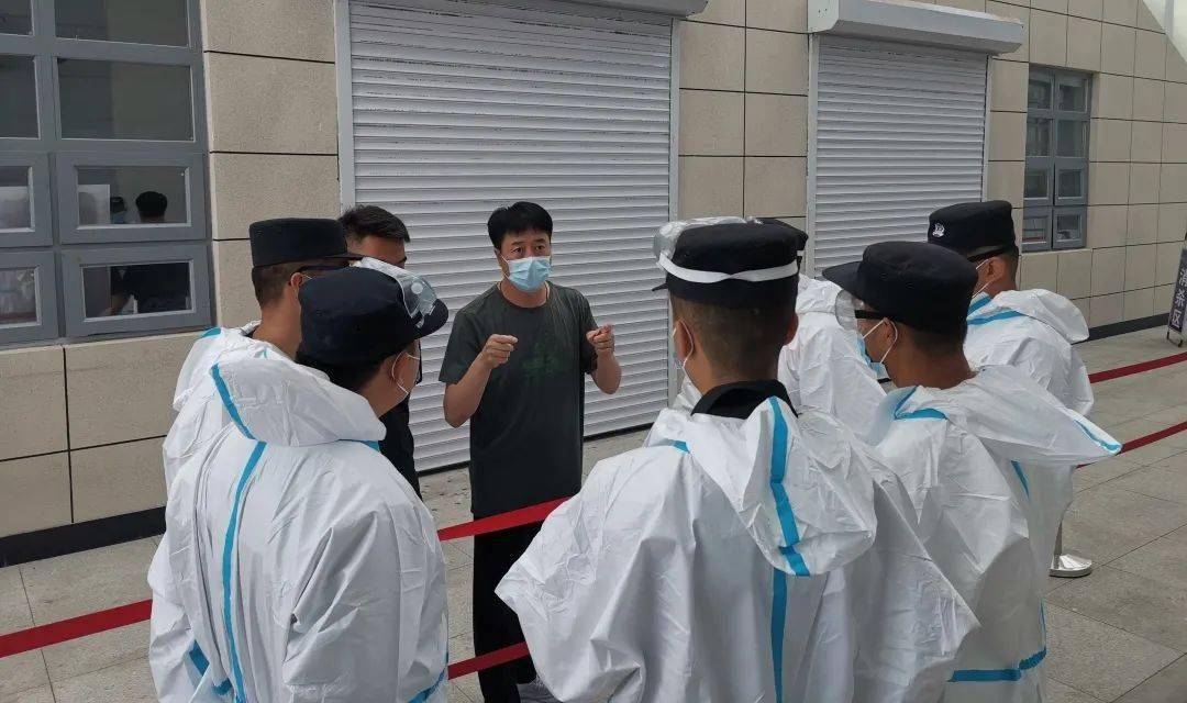 凌源市公安局瓦房店派出所按照疫情防控工作要求,在开展疫情防控宣传