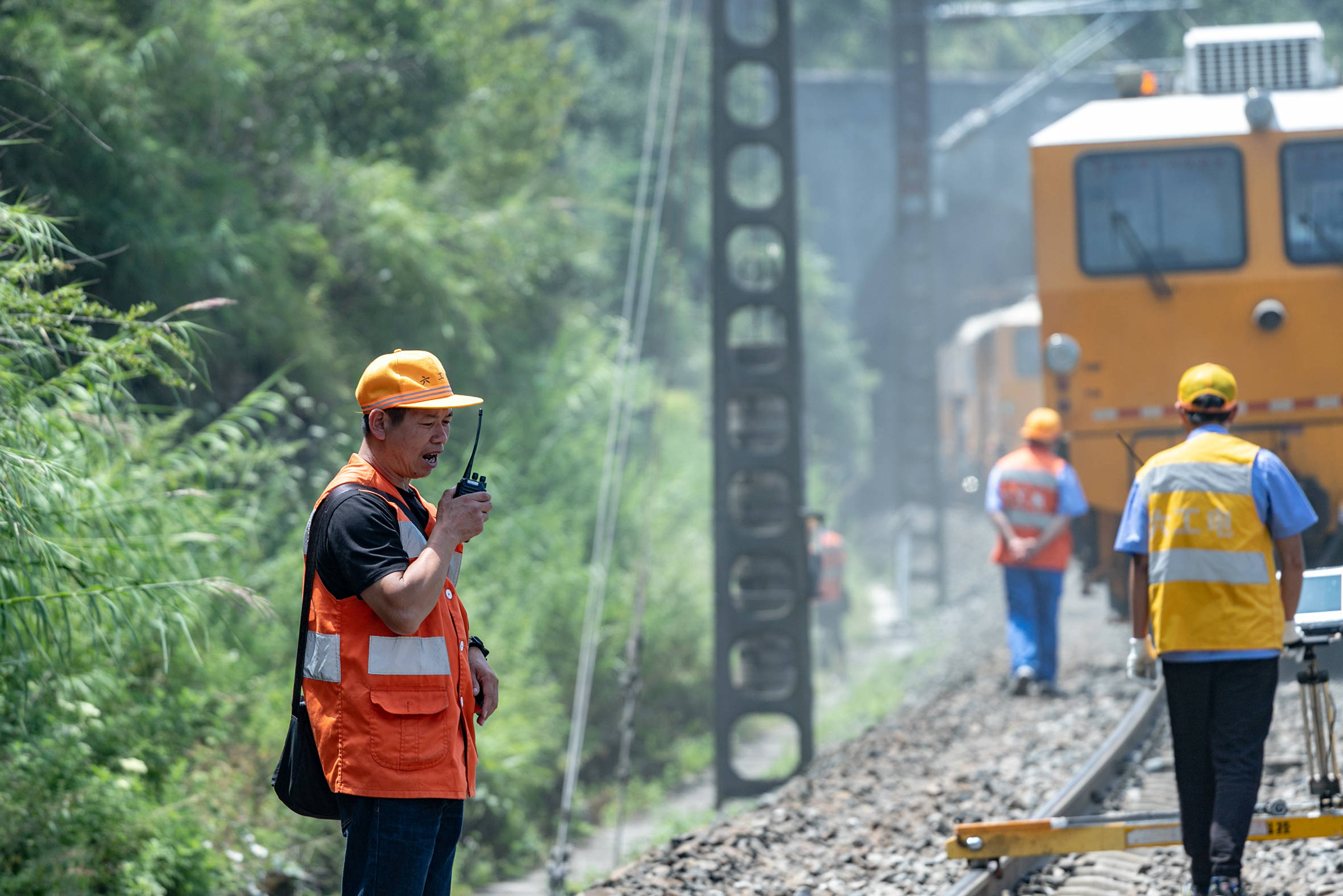 力战高温沪昆铁路贵州段集中修全面开工