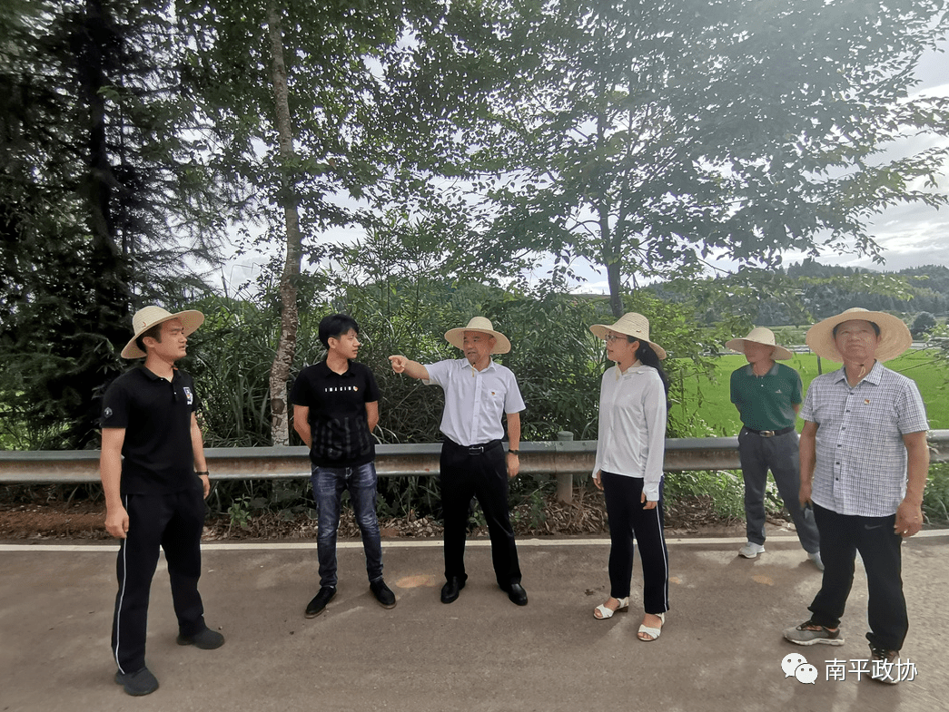 专题党课进乡村真情帮扶谋发展江建华到挂点村上专题党课