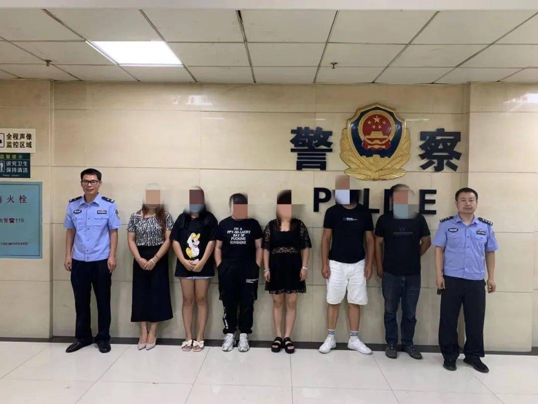 足浴场所内暗藏卖淫嫖娼窝点,10名男女被抓获