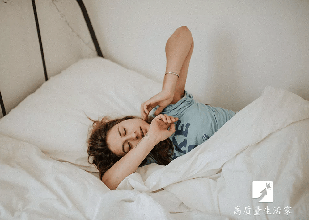 夜间|总喜欢在睡前玩手机的人，用不了多久，这 4 个“痛苦”或许会落你身上！