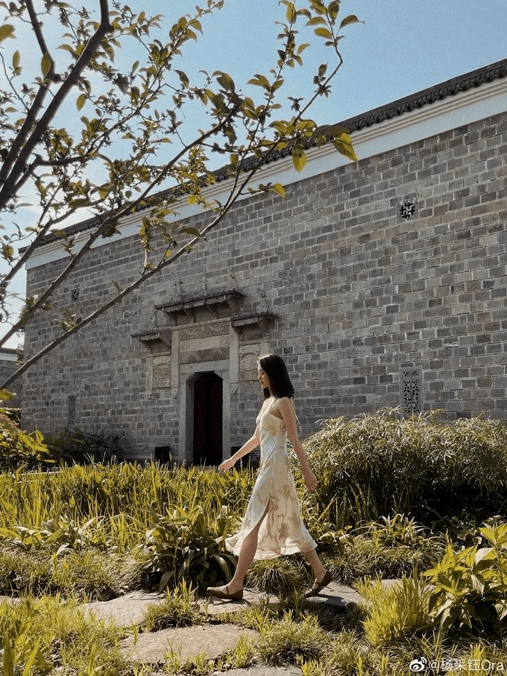 杨采钰|杨采钰，最会穿裙子人设不倒