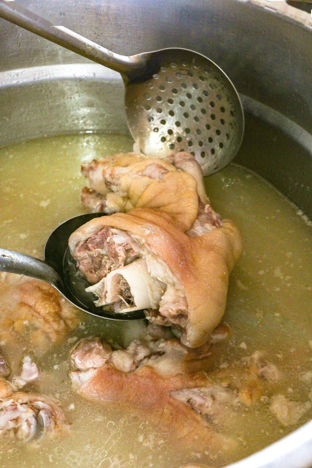 走去安谷吃蹄花