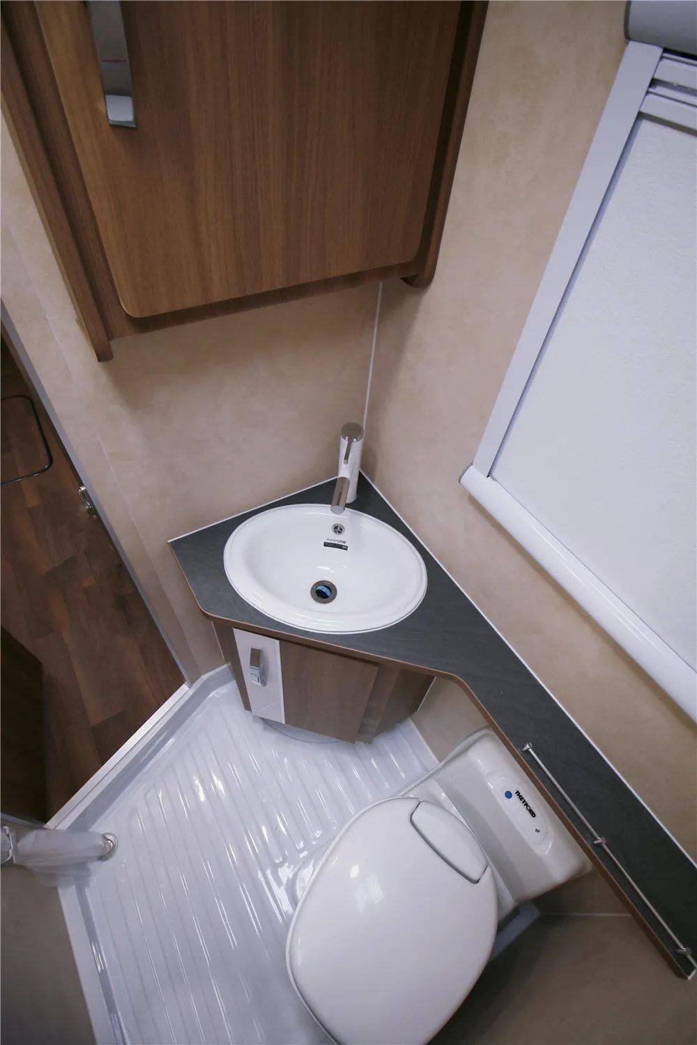 巨威依维柯欧式l型房车是你想要的欧式罗马假日吗