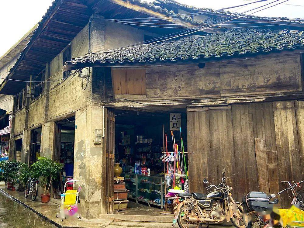 走去安谷吃蹄花