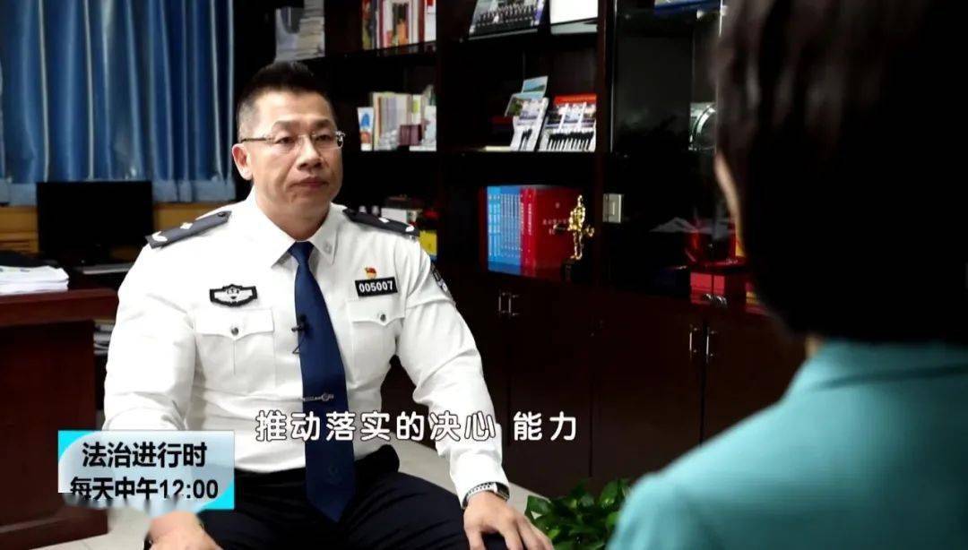 44岁公安局长肌肉撑爆白衬衫人称中国警察版巨石强森