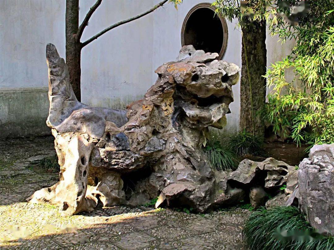 "假山王国"狮子林_狮子石