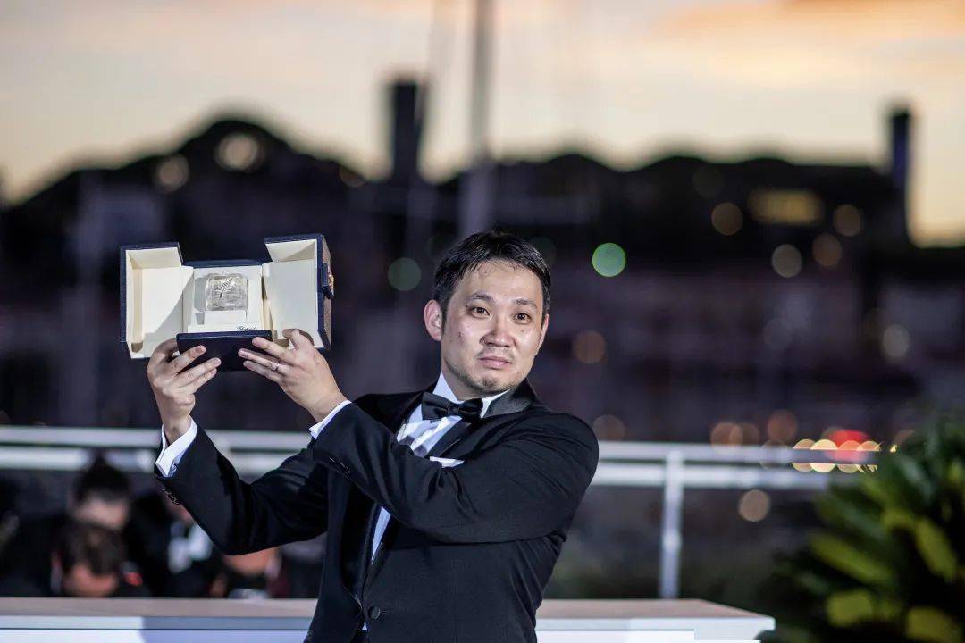 成为日本影坛当红炸子鸡是什么体验?_龙介