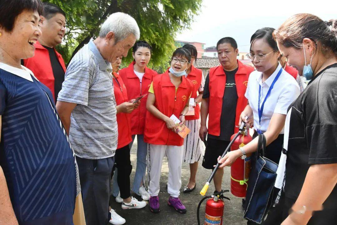 永春县消防救援大队携手县消防志愿者服务队走进乡镇开展消防宣传教育